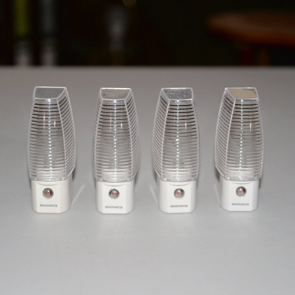 4 Magnavox LED automatic on off light sensor nightlight